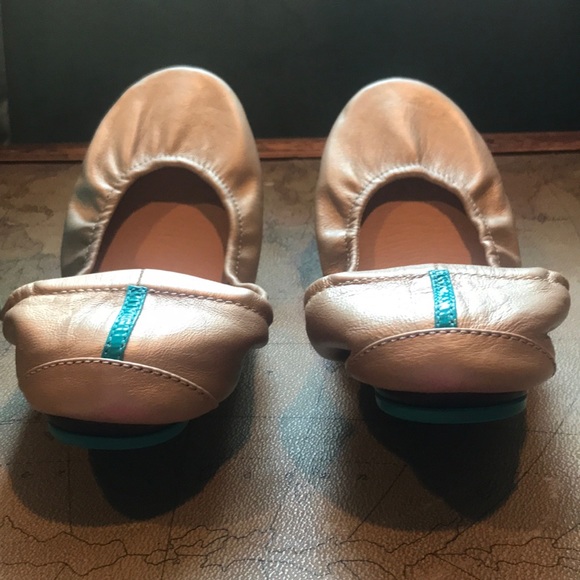 ☀️SOLD☀️ Limited Edition Champagne Gold Tieks size - Picture 2 of 8